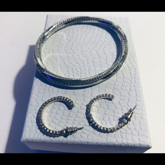 Pandora Distinct Bangle bracelet & Earrings set Preowned - Picture 2 of 3